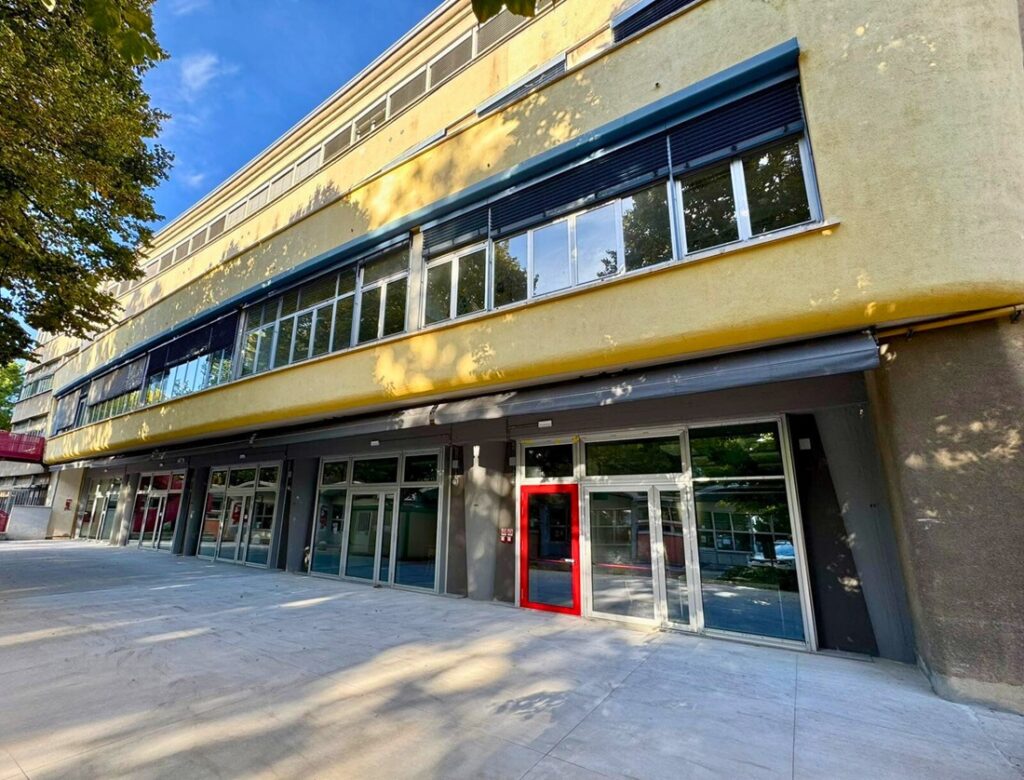 Esterni Scuole Manzoni: fronte